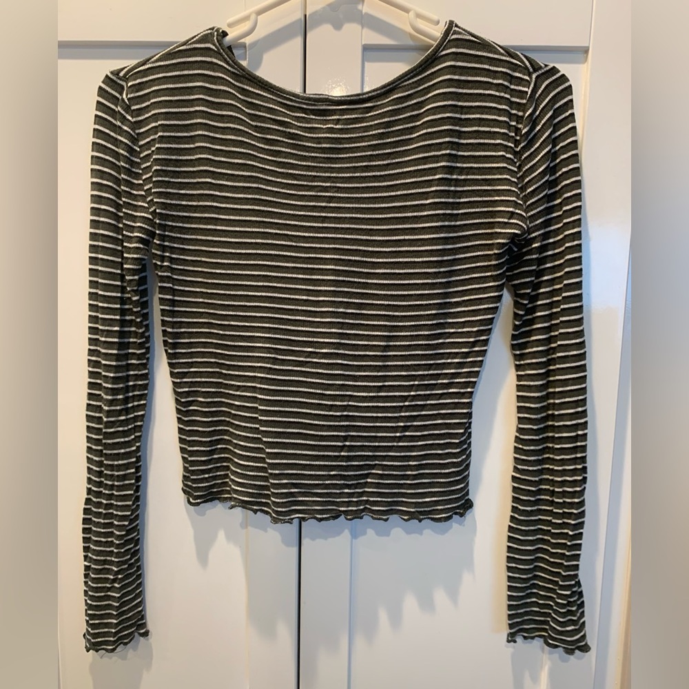 Long sleeve lettuce styled edges